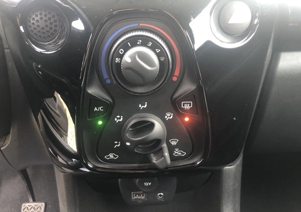 Peugeot 108 cena 24900 przebieg: 120000, rok produkcji 2016 z Wałbrzych małe 529